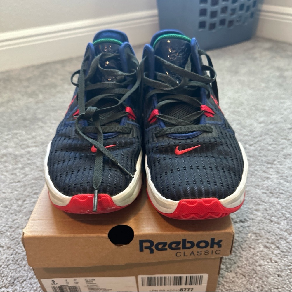 Lebron 8 Nike basketball shoes size 9